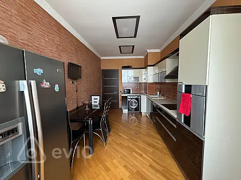 Kirayə verilir 2 otaqlı yeni tikili 110 m²