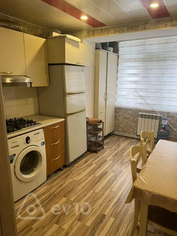 Kirayə verilir 3 otaqlı köhnə tikili 75 m²