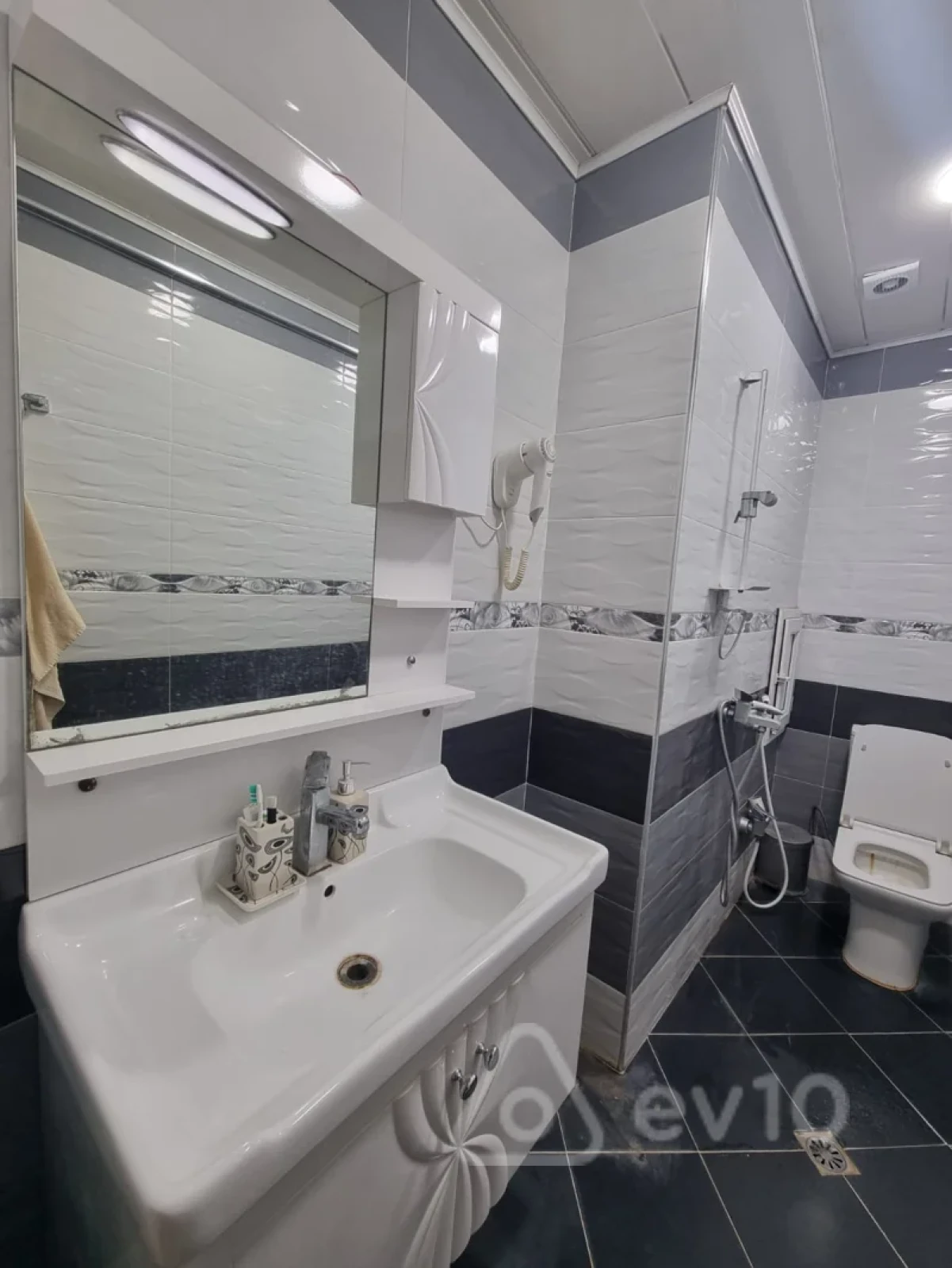 Kirayə verilir 2 otaqlı yeni tikili 55 m²