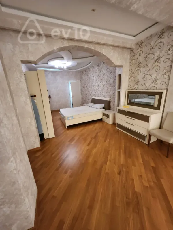 Kirayə verilir 2 otaqlı yeni tikili 110 m²