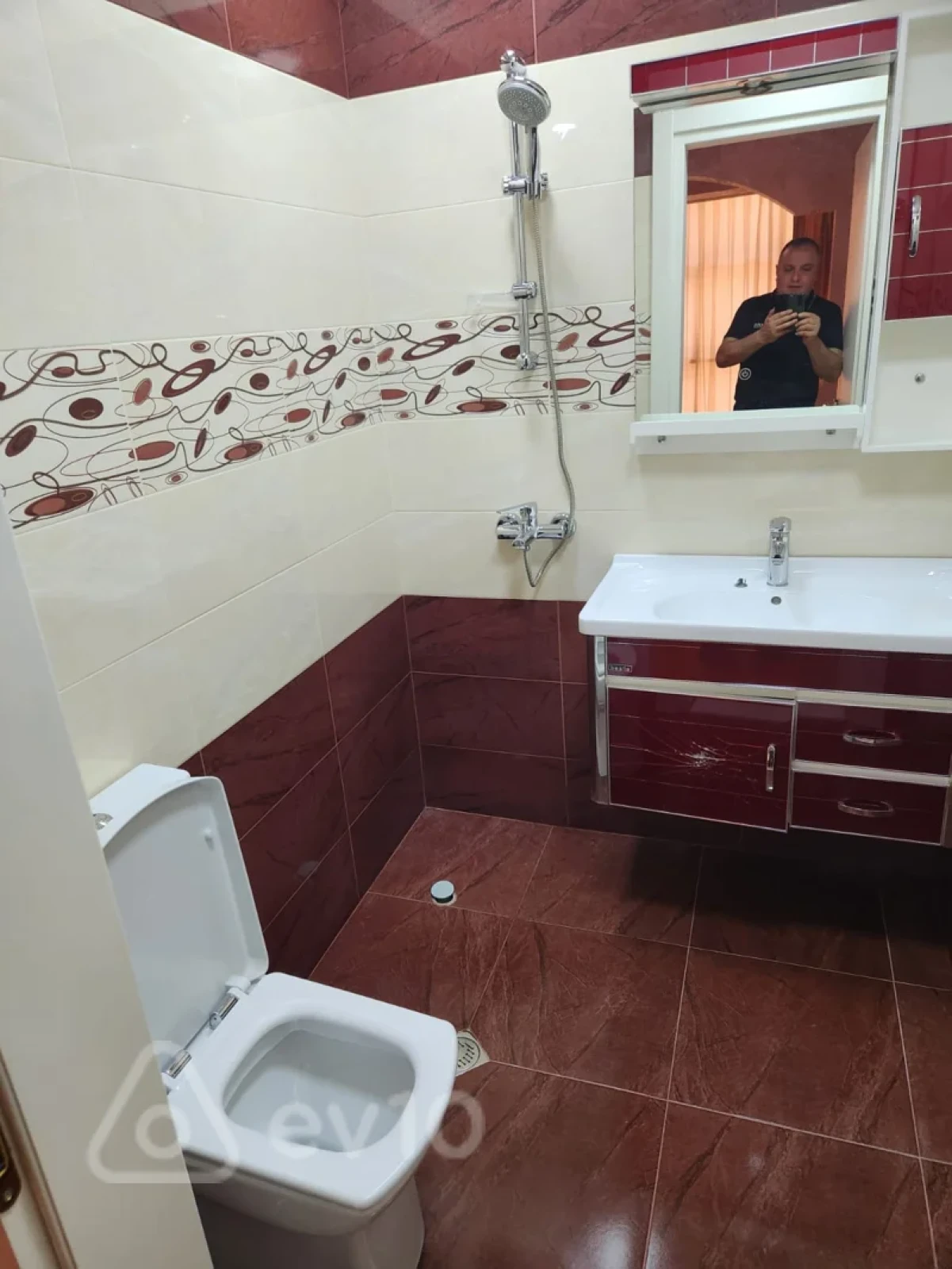 Kirayə verilir 2 otaqlı yeni tikili 110 m²