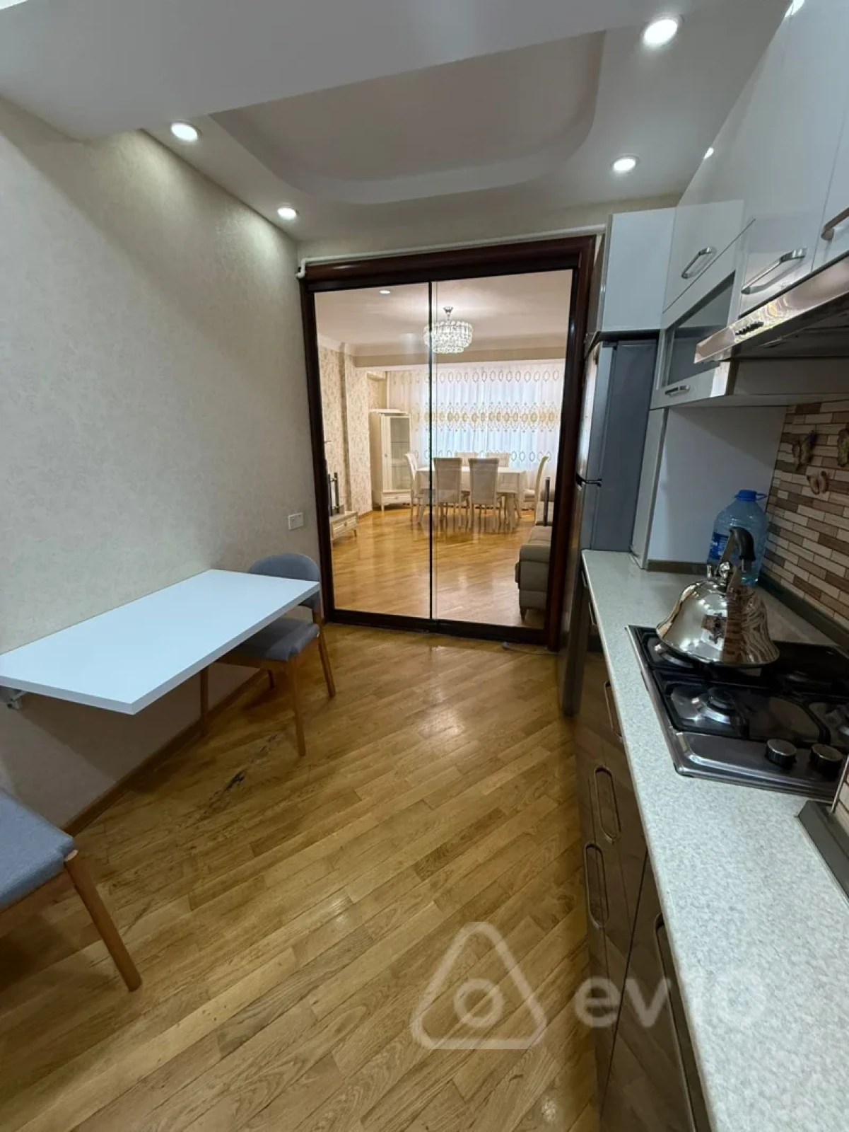 Kirayə verilir 2 otaqlı yeni tikili 75 m²