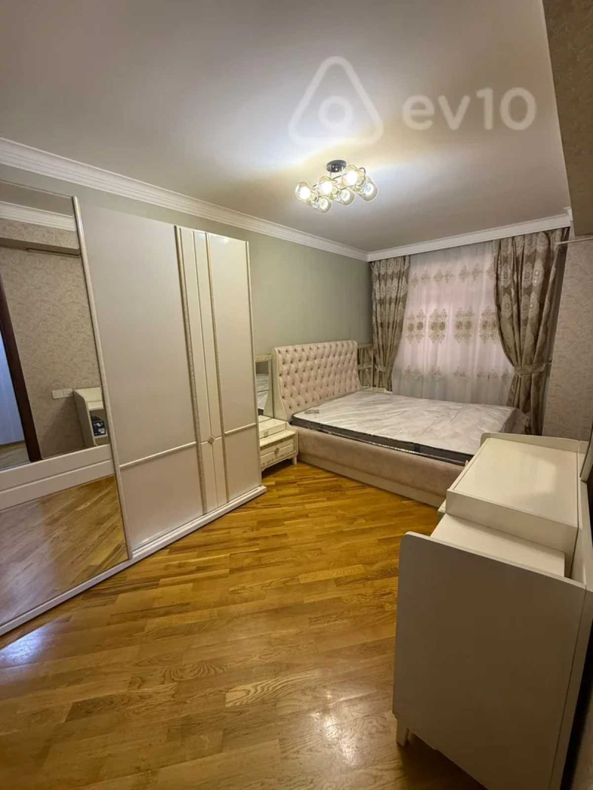 Kirayə verilir 2 otaqlı yeni tikili 75 m²