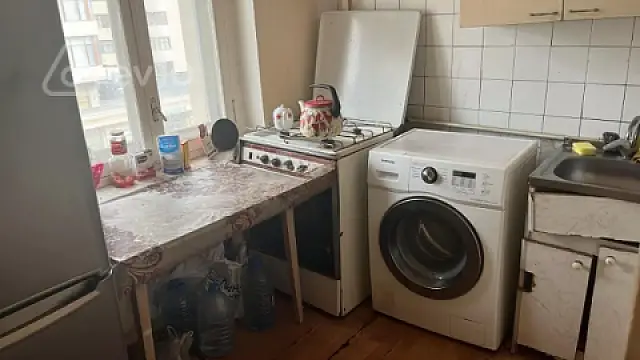 Kirayə verilir 2 otaqlı köhnə tikili 65 m²