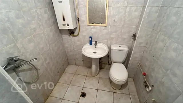 Kirayə verilir 2 otaqlı köhnə tikili 65 m²