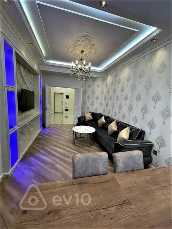 Kirayə verilir 4 otaqlı yeni tikili 130 m²