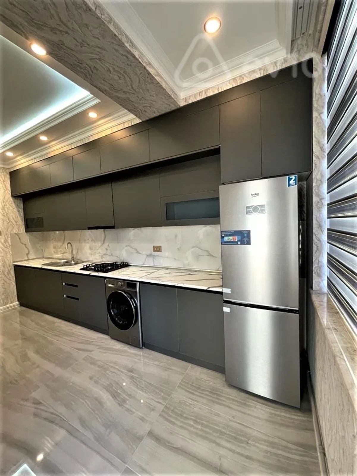 Kirayə verilir 4 otaqlı yeni tikili 130 m²