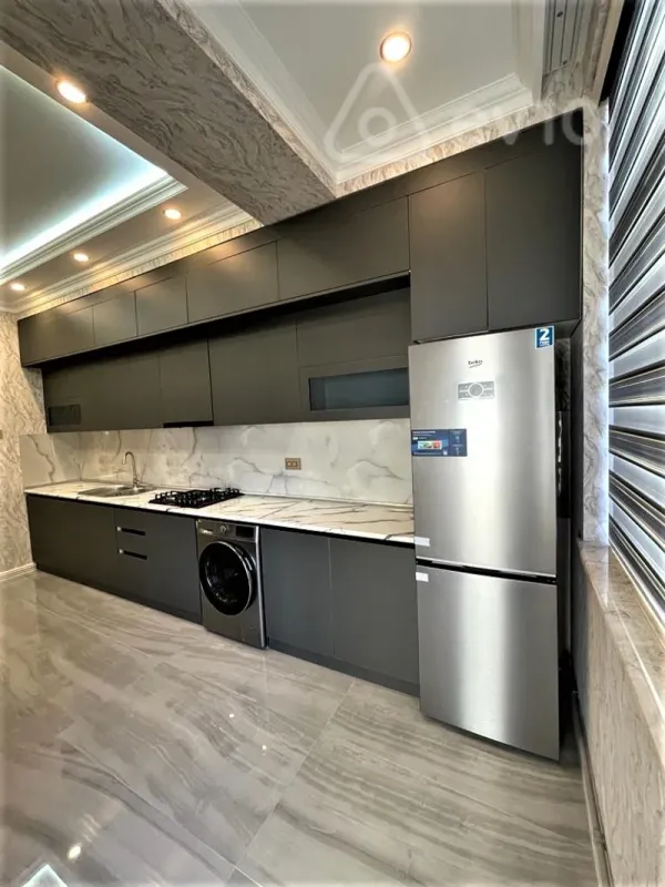 Kirayə verilir 4 otaqlı yeni tikili 130 m²