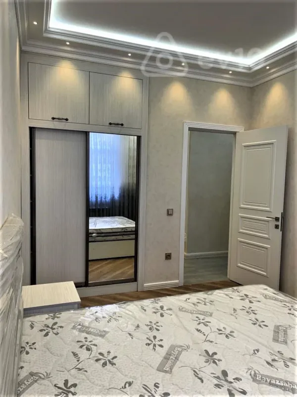 Kirayə verilir 4 otaqlı yeni tikili 130 m²