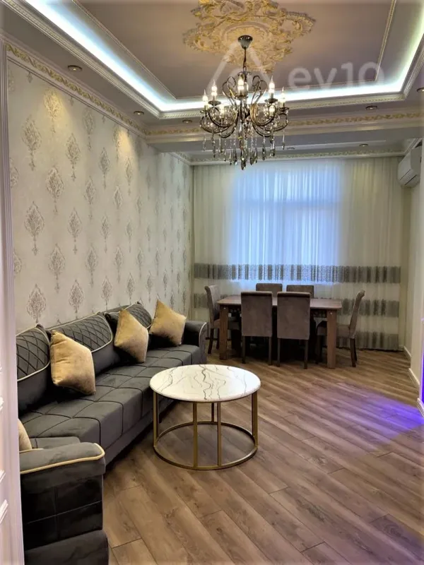 Kirayə verilir 4 otaqlı yeni tikili 130 m²