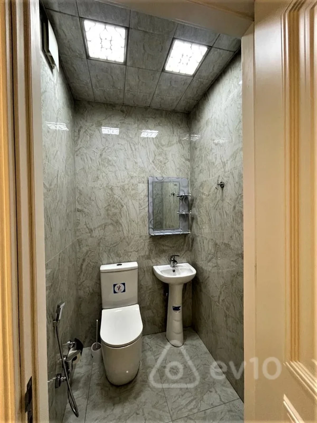 Kirayə verilir 4 otaqlı yeni tikili 130 m²