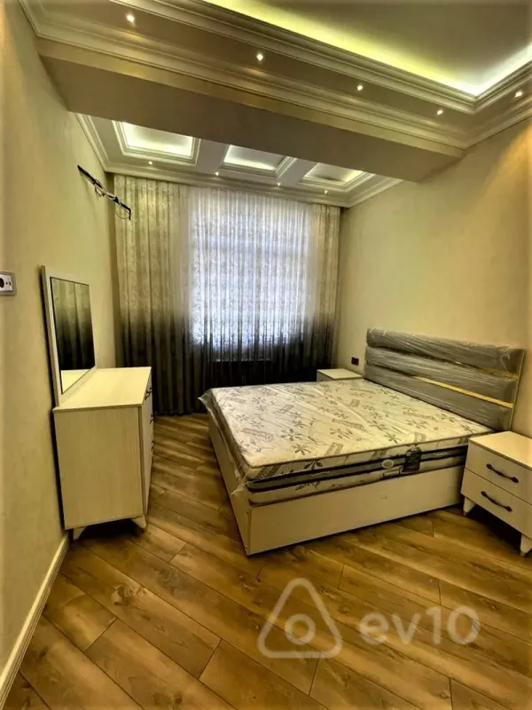 Kirayə verilir 4 otaqlı yeni tikili 130 m²
