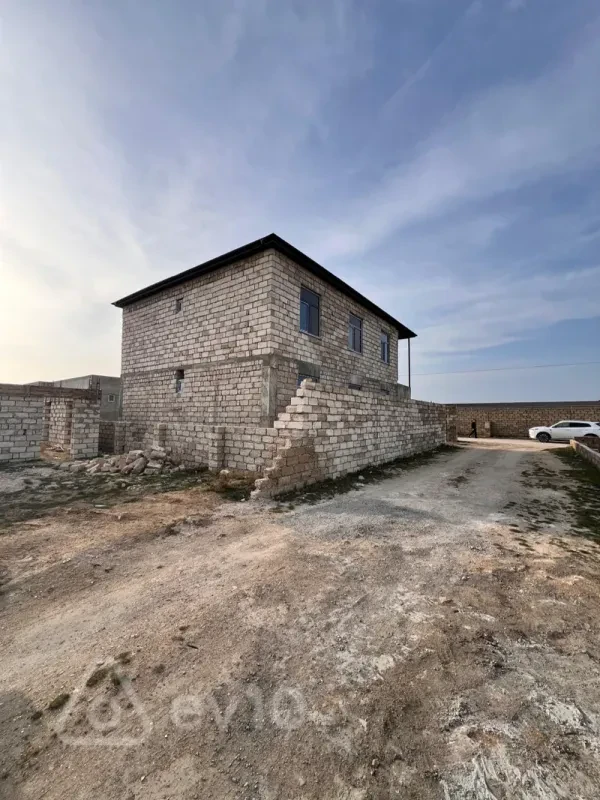 Satılır 8 otaqlı həyət evi 220 m²
