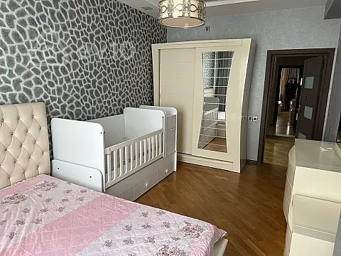 Kirayə verilir 3 otaqlı yeni tikili 90 m²