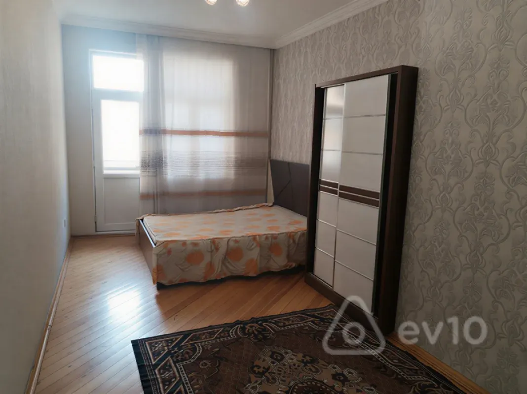 Kirayə verilir 3 otaqlı yeni tikili 90 m²