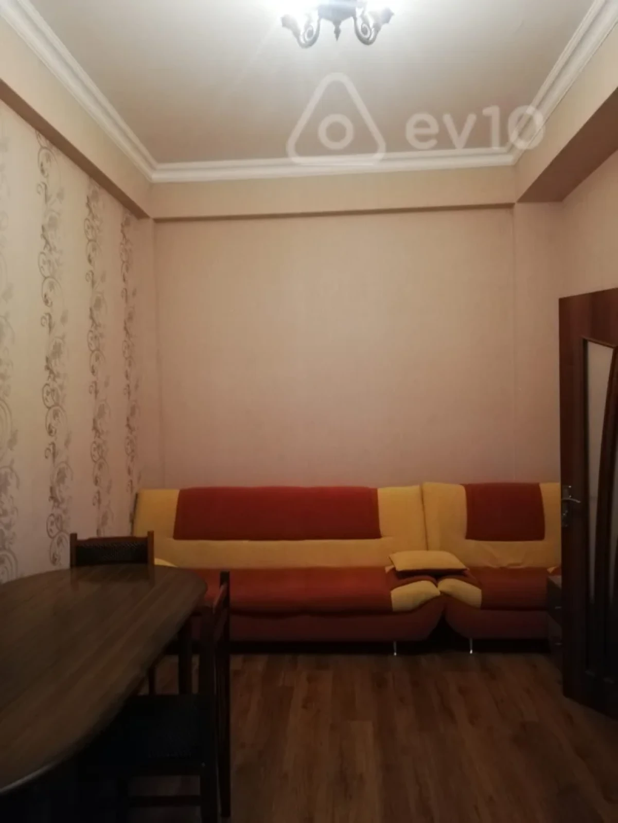 Kirayə verilir 2 otaqlı köhnə tikili 55 m²