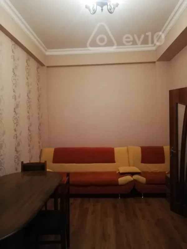 Kirayə verilir 2 otaqlı köhnə tikili 55 m²