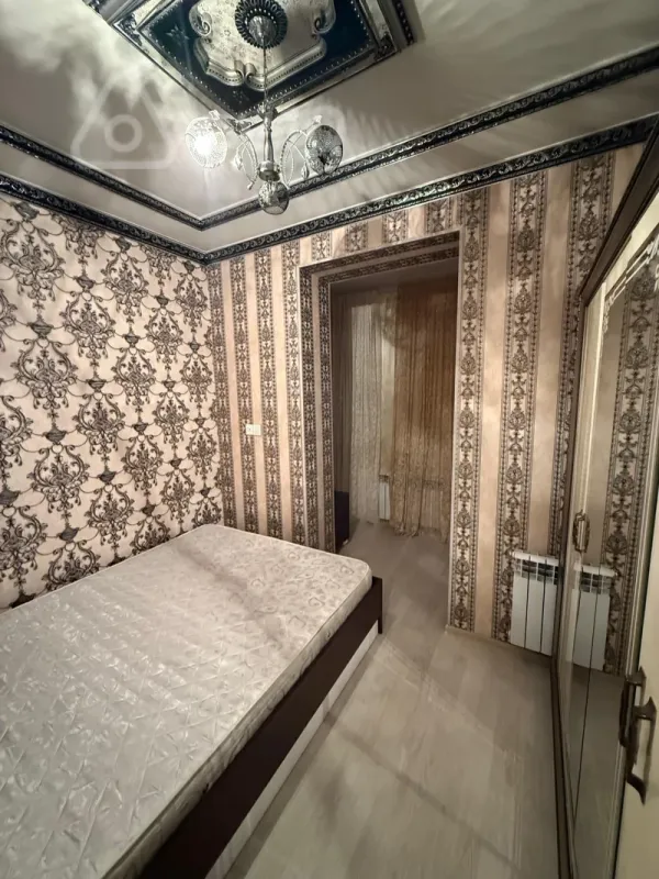 Kirayə verilir 2 otaqlı köhnə tikili 55 m²