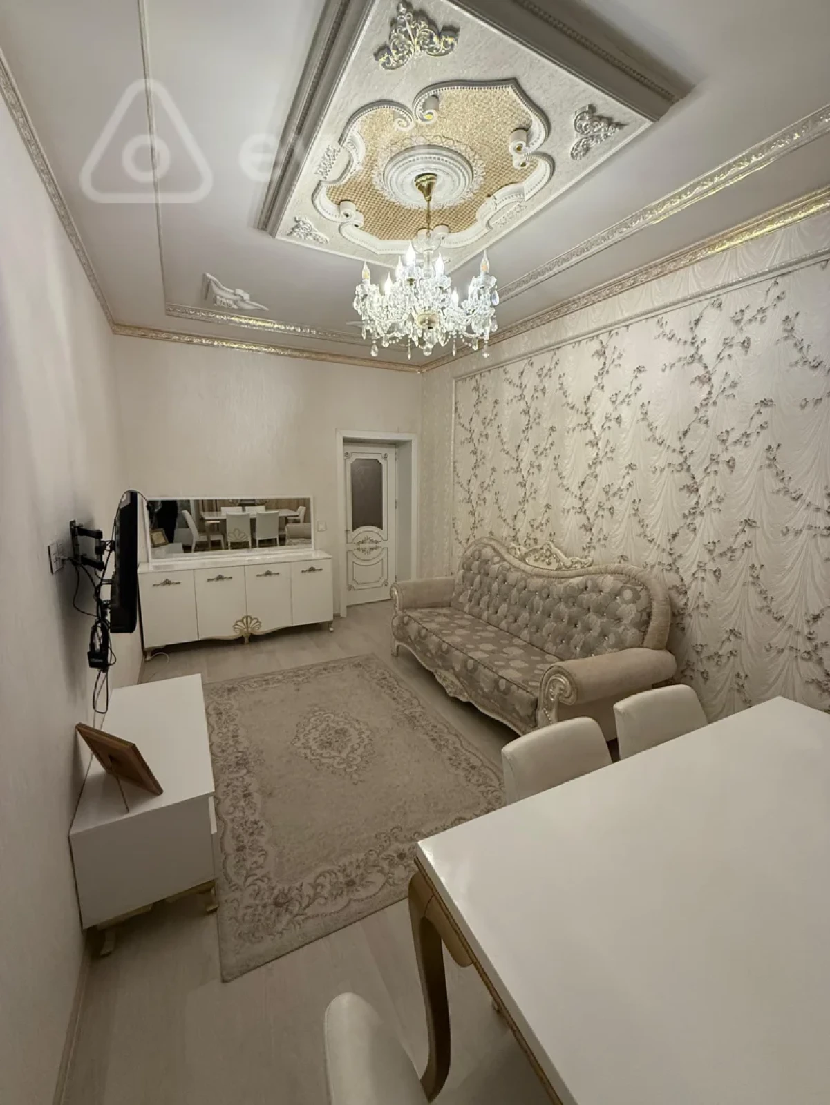 Kirayə verilir 2 otaqlı köhnə tikili 55 m²