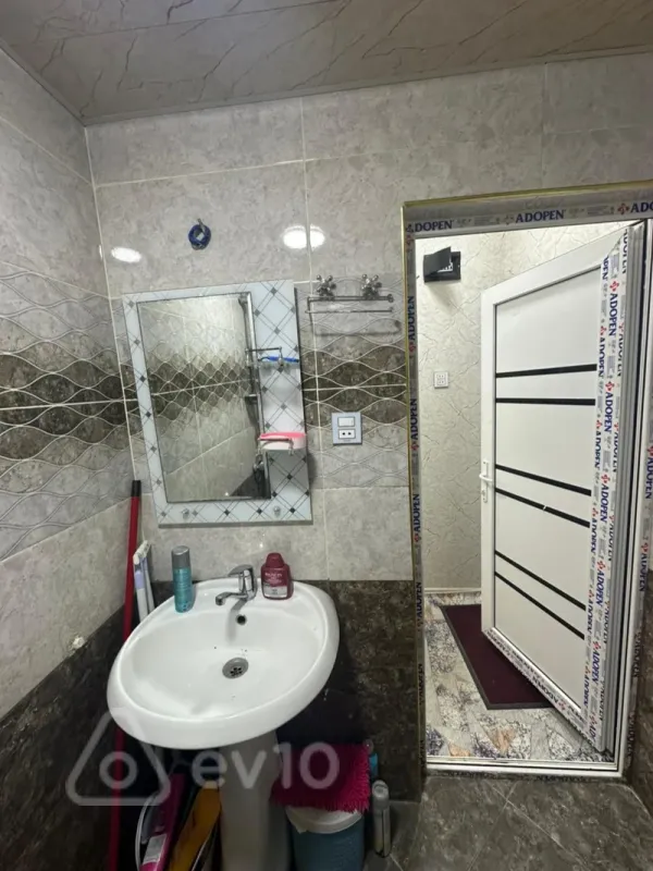 Kirayə verilir 3 otaqlı köhnə tikili 60 m²
