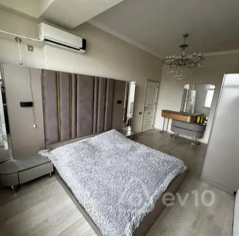 Kirayə verilir 3 otaqlı yeni tikili 95 m²