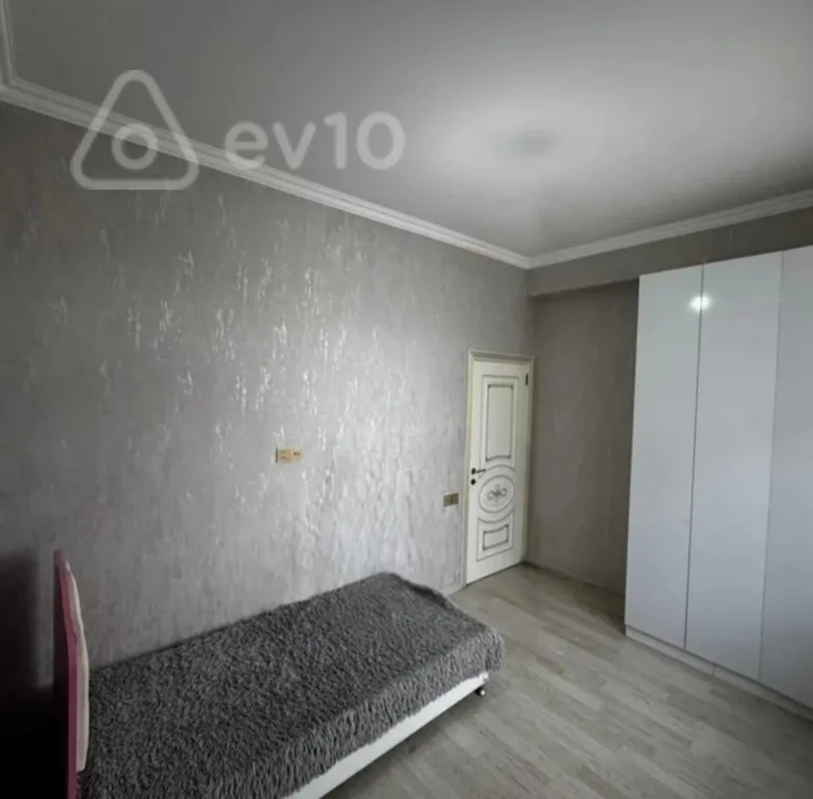 Kirayə verilir 3 otaqlı yeni tikili 95 m²
