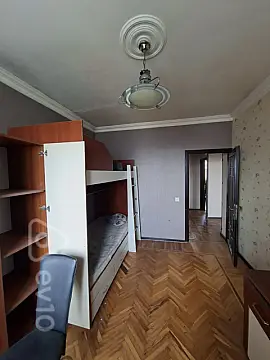 Satılır 3 otaqlı köhnə tikili 75 m²