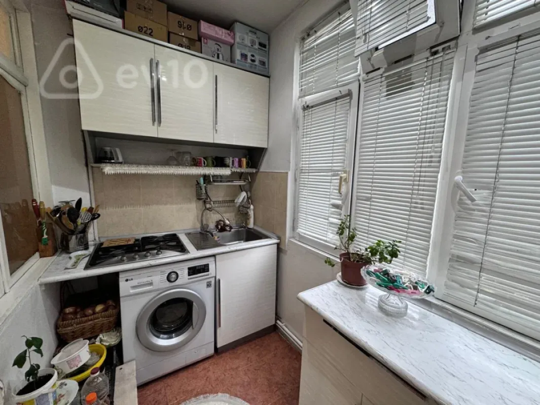 Satılır 3 otaqlı köhnə tikili 55 m²