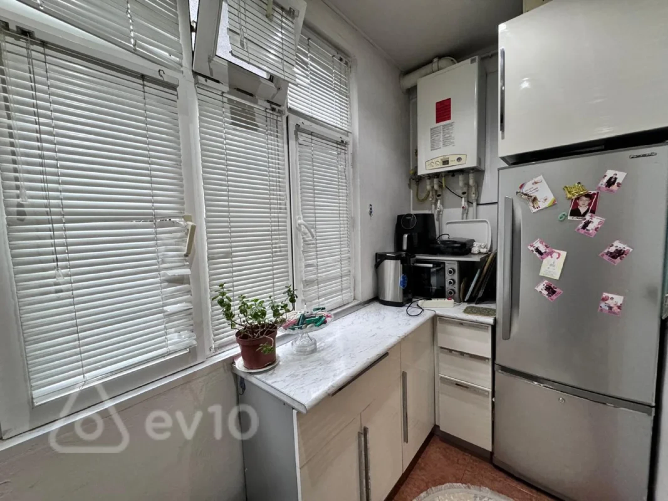 Satılır 3 otaqlı köhnə tikili 55 m²