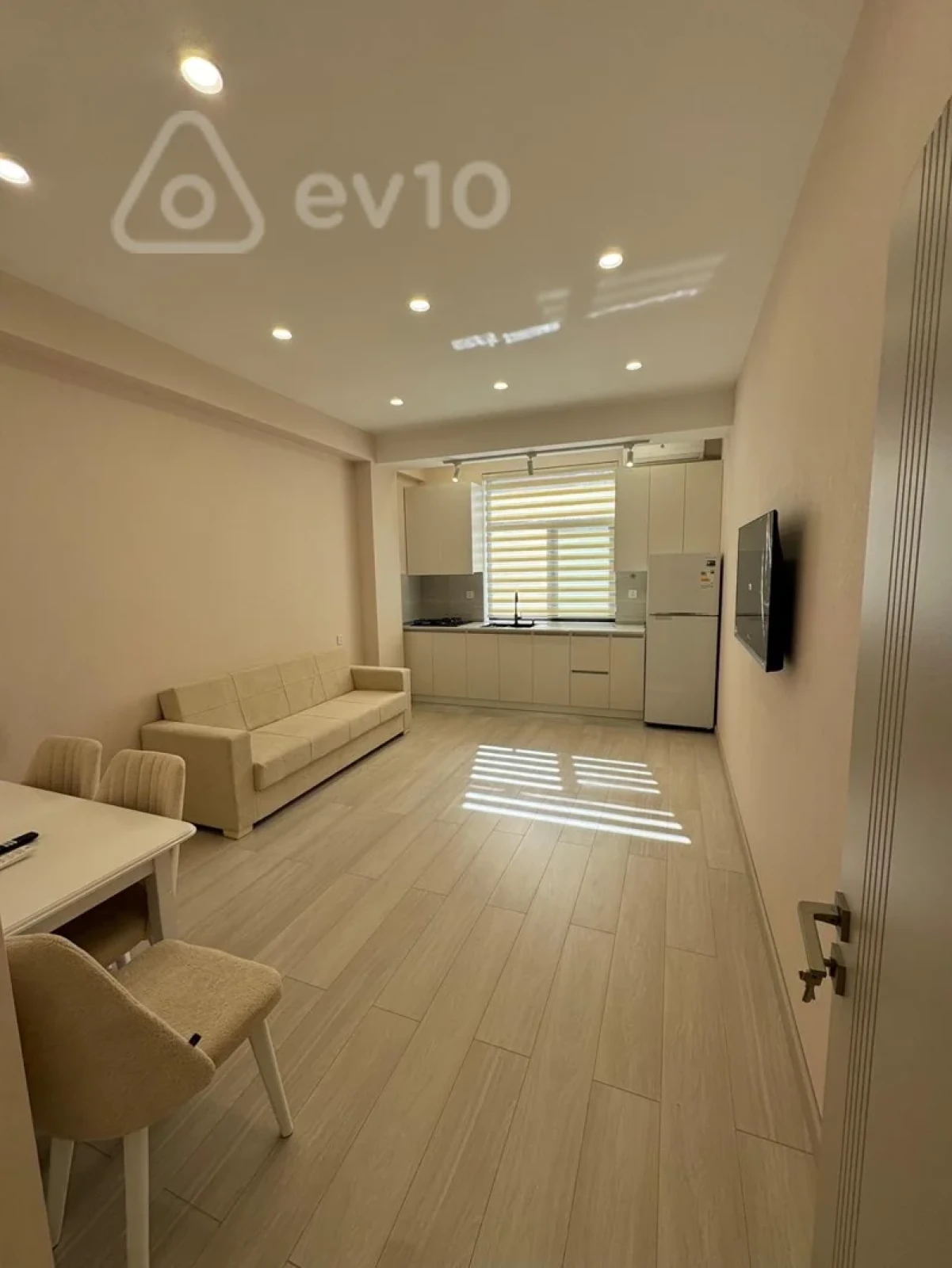 Kirayə verilir 2 otaqlı yeni tikili 60 m²