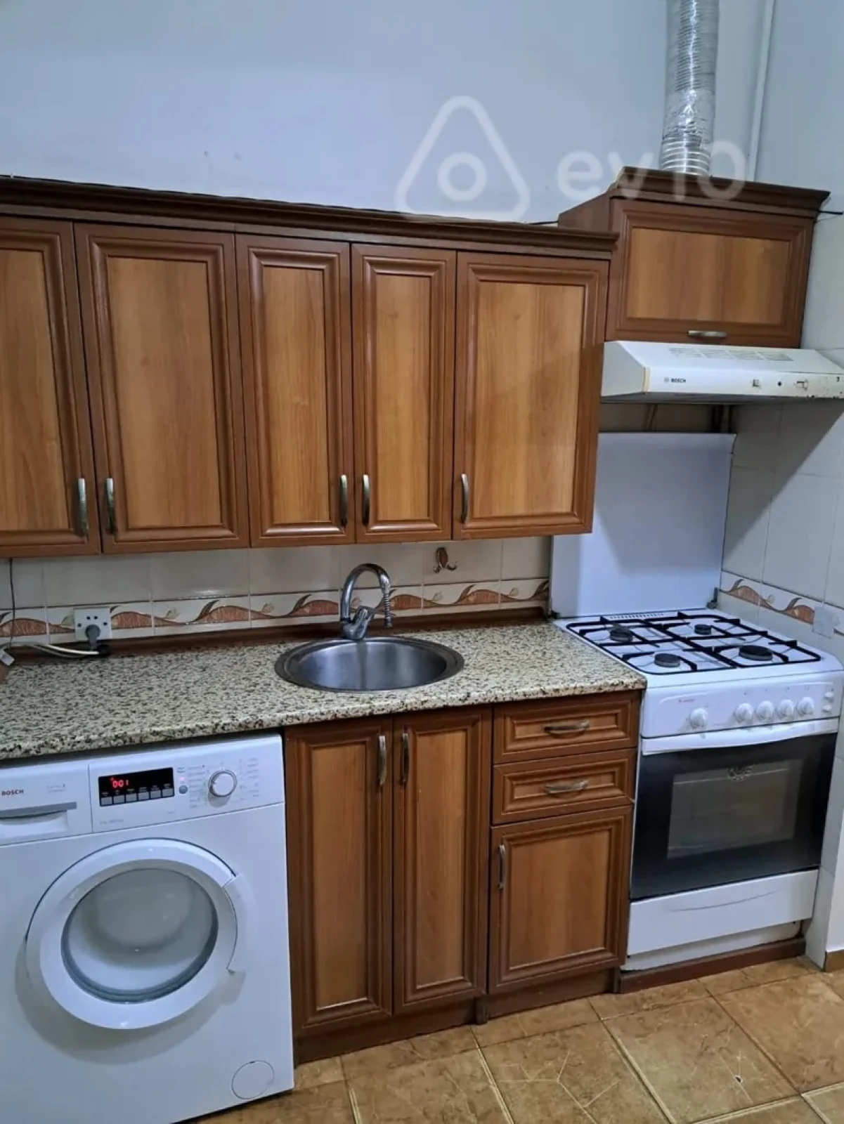 Kirayə verilir 2 otaqlı köhnə tikili 50 m²