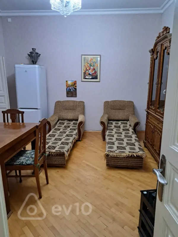 Kirayə verilir 2 otaqlı köhnə tikili 50 m²