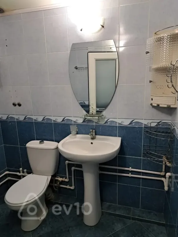 Kirayə verilir 2 otaqlı köhnə tikili 50 m²