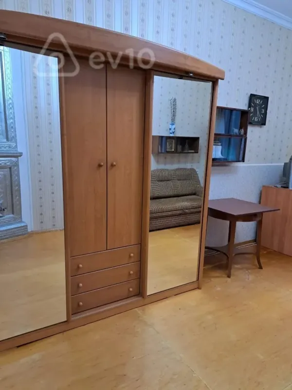 Kirayə verilir 2 otaqlı köhnə tikili 50 m²
