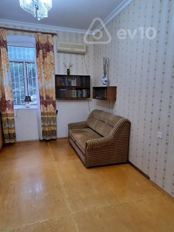 Kirayə verilir 2 otaqlı köhnə tikili 50 m²