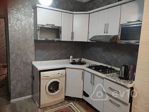 Kirayə verilir 2 otaqlı köhnə tikili 60 m²