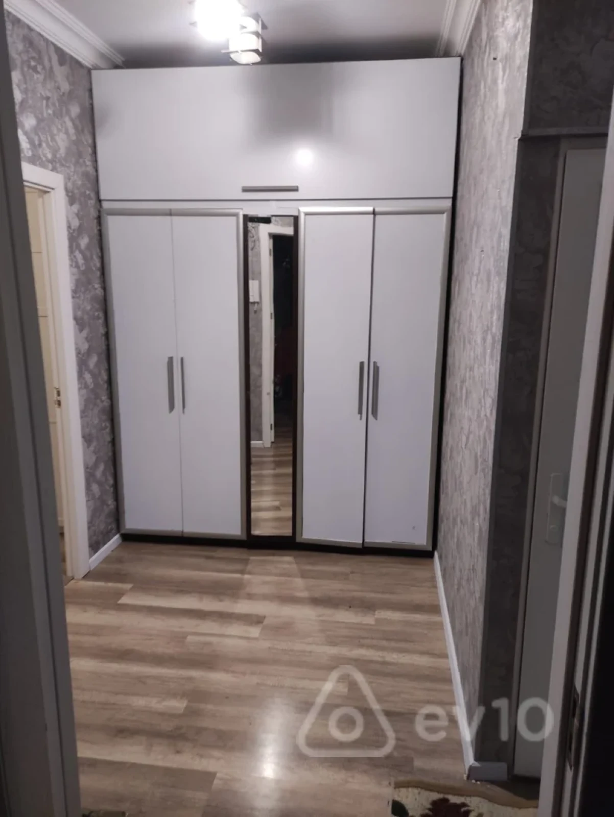 Kirayə verilir 2 otaqlı köhnə tikili 60 m²