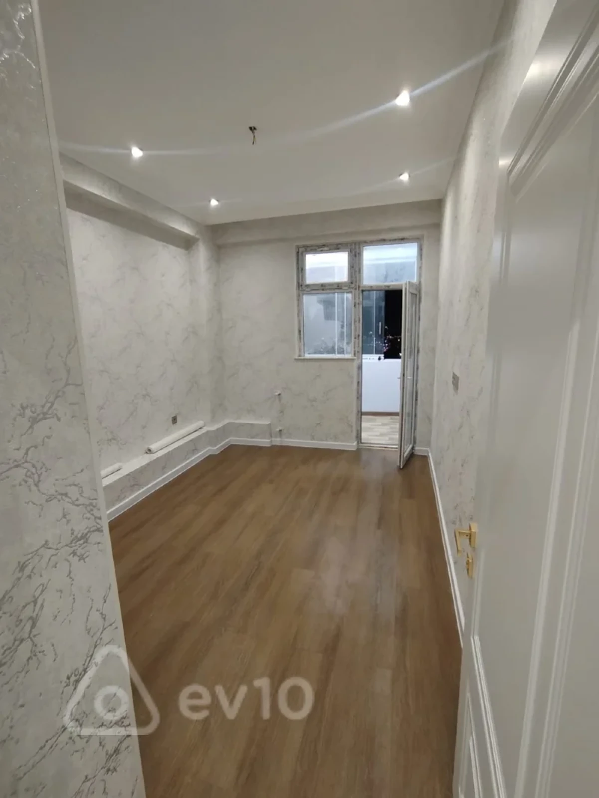 Kirayə verilir 2 otaqlı yeni tikili 70 m²