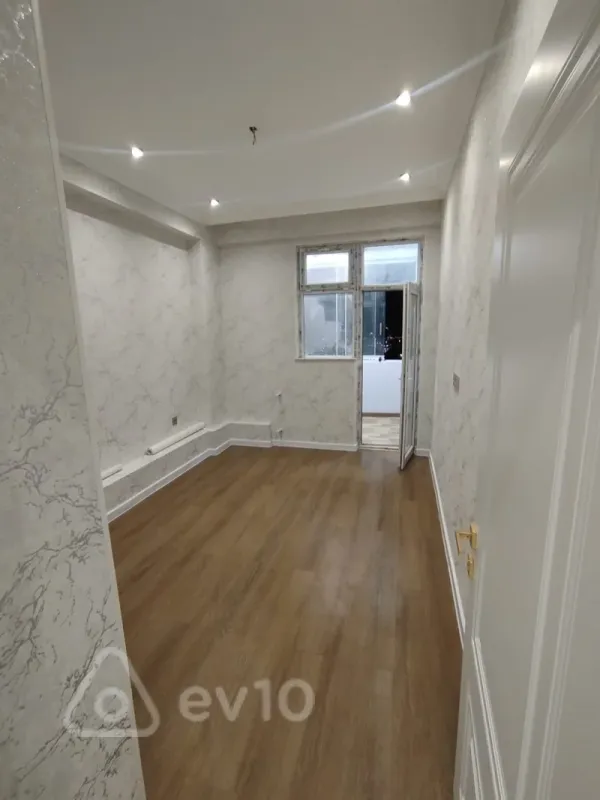 Kirayə verilir 2 otaqlı yeni tikili 70 m²