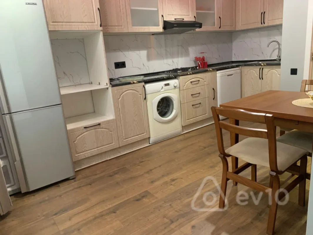 Kirayə verilir 2 otaqlı yeni tikili 80 m²