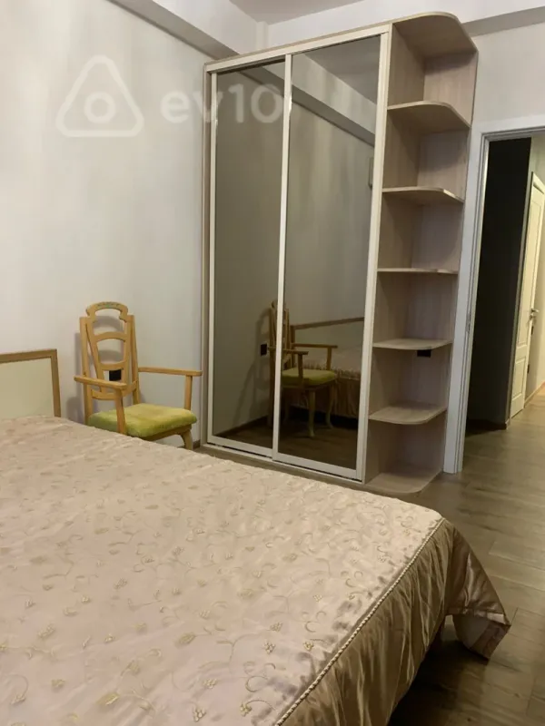 Kirayə verilir 2 otaqlı yeni tikili 80 m²
