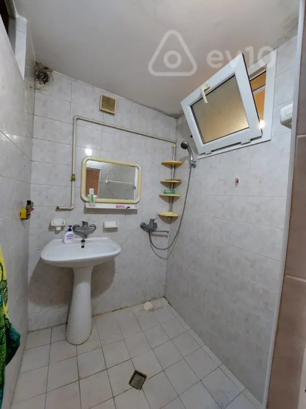 Kirayə verilir 3 otaqlı köhnə tikili 75 m²