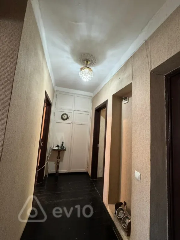 Kirayə verilir 2 otaqlı köhnə tikili 60 m²