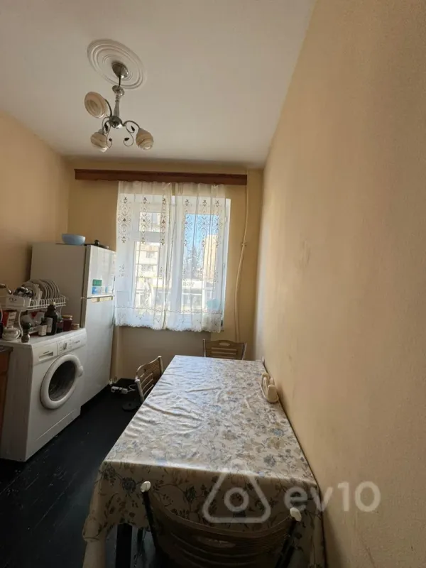 Kirayə verilir 2 otaqlı köhnə tikili 60 m²