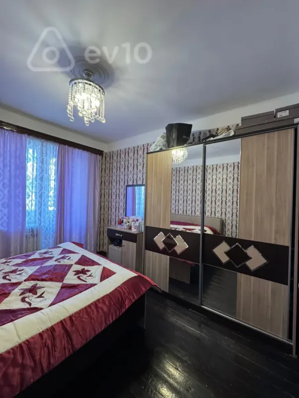 Kirayə verilir 2 otaqlı köhnə tikili 60 m²