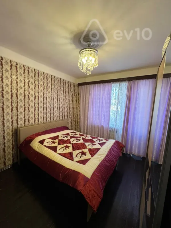 Kirayə verilir 2 otaqlı köhnə tikili 60 m²