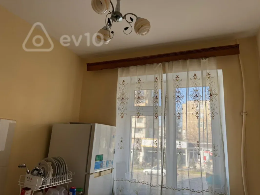 Kirayə verilir 2 otaqlı köhnə tikili 60 m²