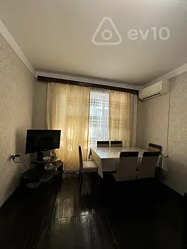Kirayə verilir 2 otaqlı köhnə tikili 60 m²