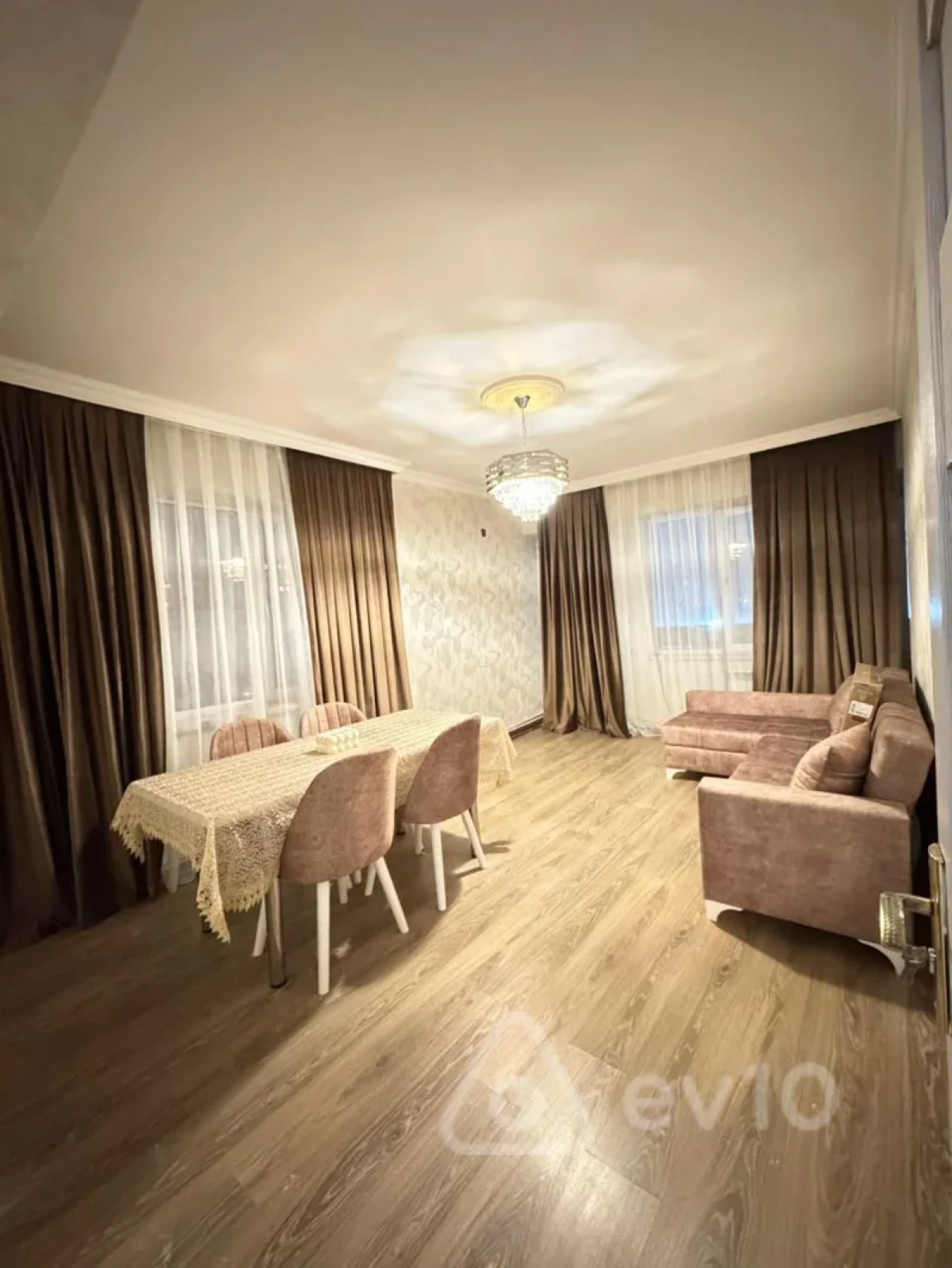 Satılır 2 otaqlı köhnə tikili 60 m²