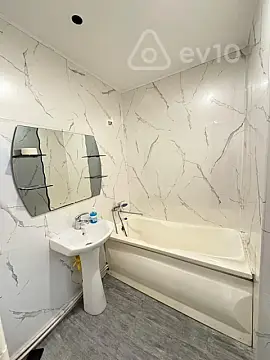 Satılır 2 otaqlı köhnə tikili 60 m²